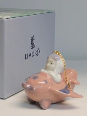 LLADRO SANTA'S WORKSHOP "LITTLE AVIATOR" PORCELAIN ORNAMENT IN BOX